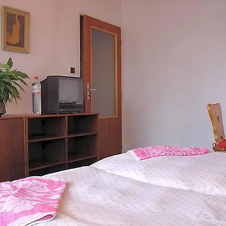 Inn Lovecky Jivak
