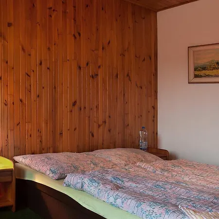 Inn Lovecky Jivak
