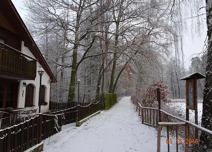 Lovecky Jivak بيت ريفي 3*