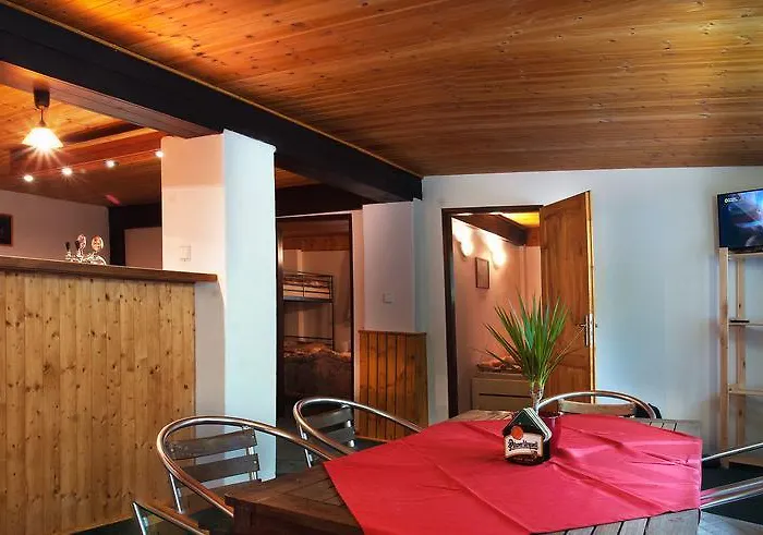 Lovecky Jivak بيت ريفي Loučeň